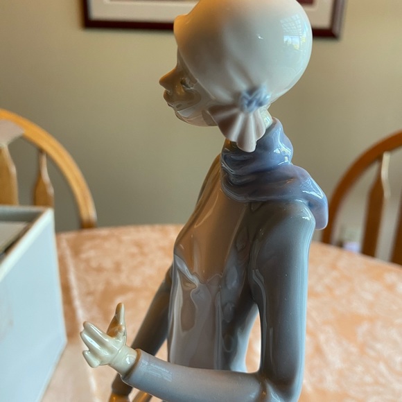 RETIRED 993 ‘ASHLEY LLADRO’ PORCELAIN FIGURINE- Item#01005756 - Picture 9 of 11